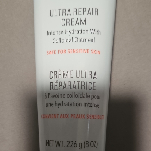 First Aid Beauty Ultra Repair Cream - Soft Blue and White - Picture 3 of 3